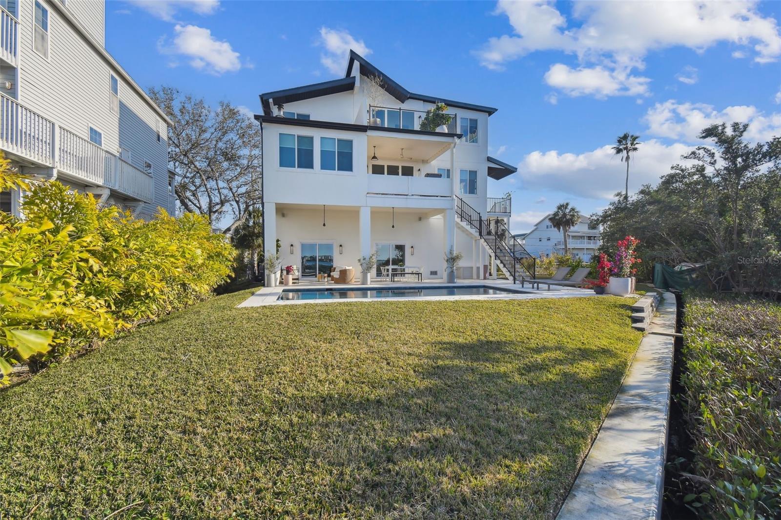 SEA BREEZE ISLAND - Residential