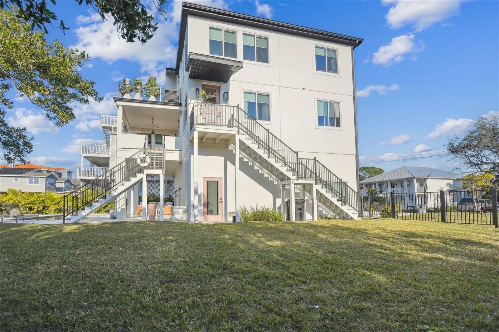 SEA BREEZE ISLAND - Residential