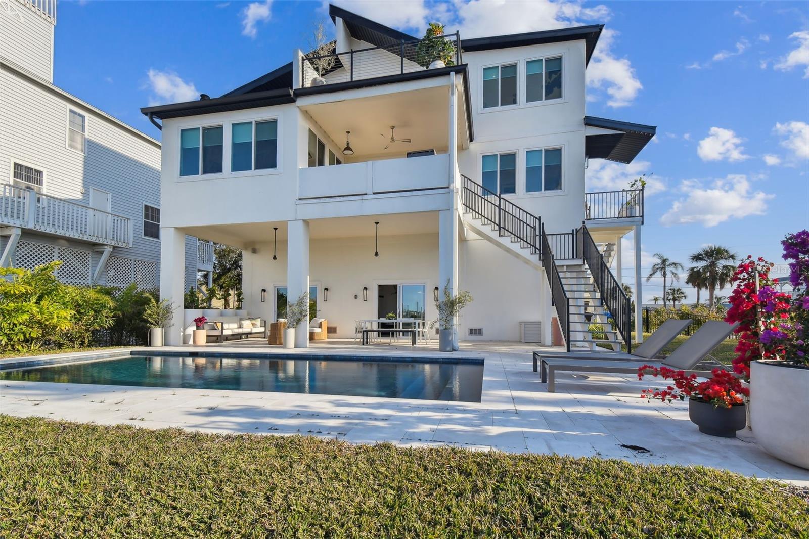 SEA BREEZE ISLAND - Residential