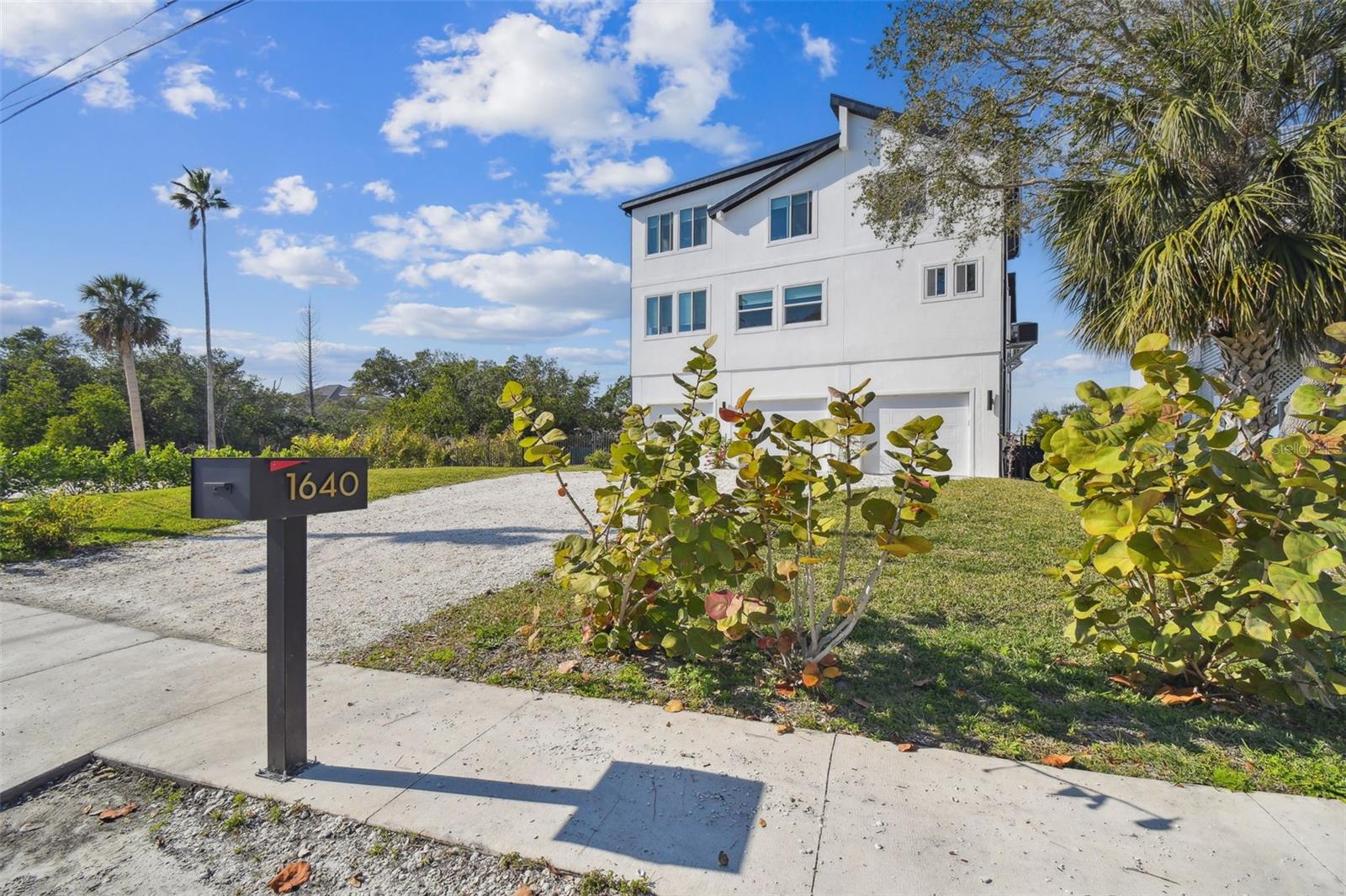 SEA BREEZE ISLAND - Residential