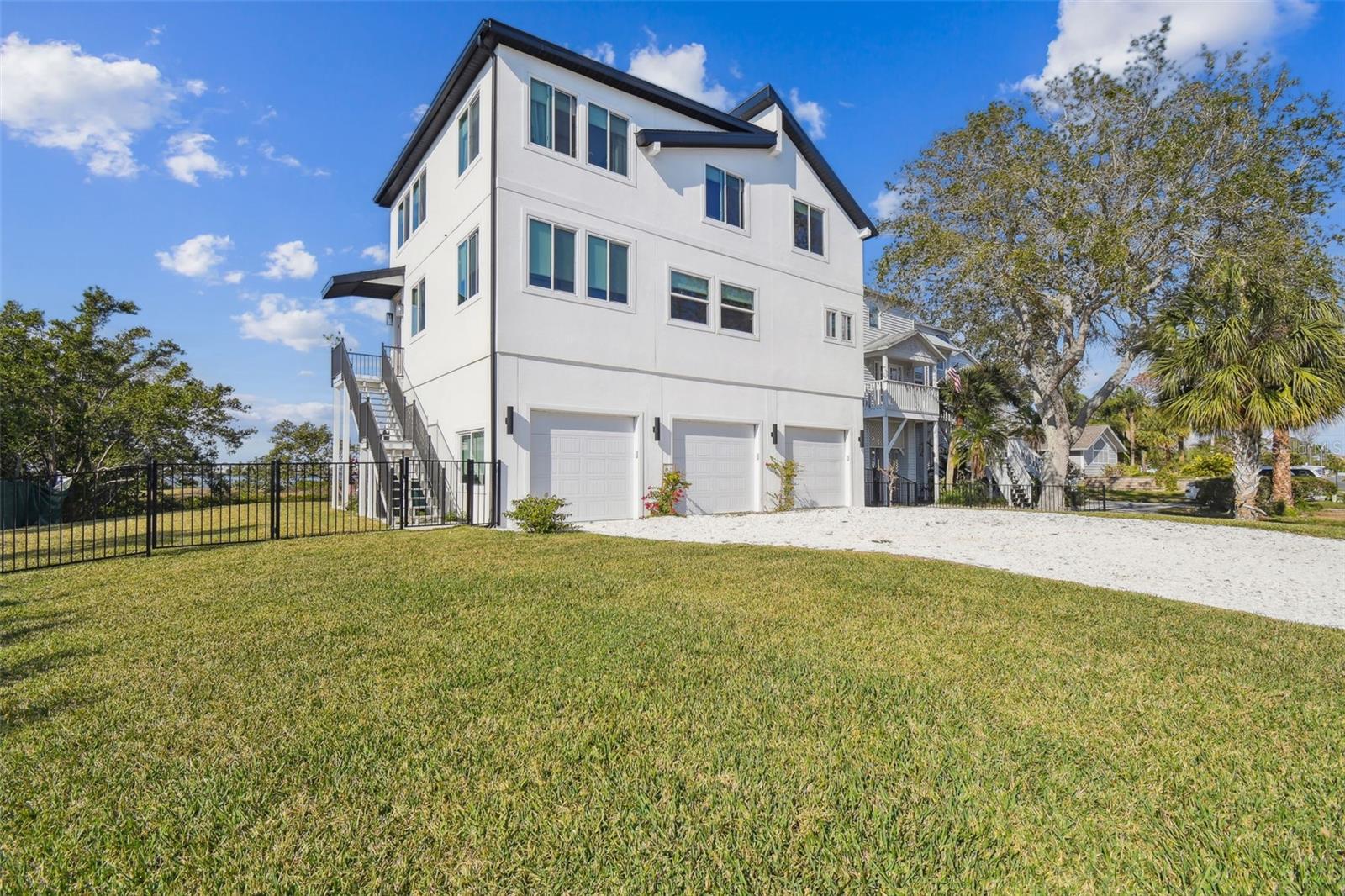 1640 SEA BREEZE DRIVE