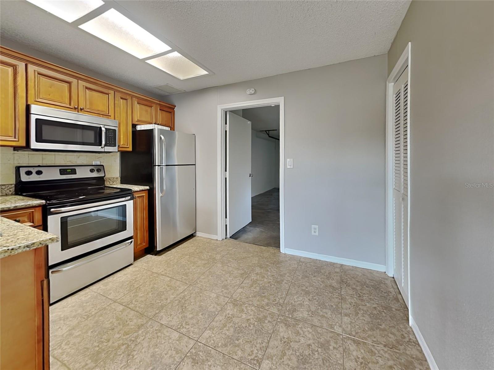 FLORIDA OAKS FIRST ADD - Residential Lease