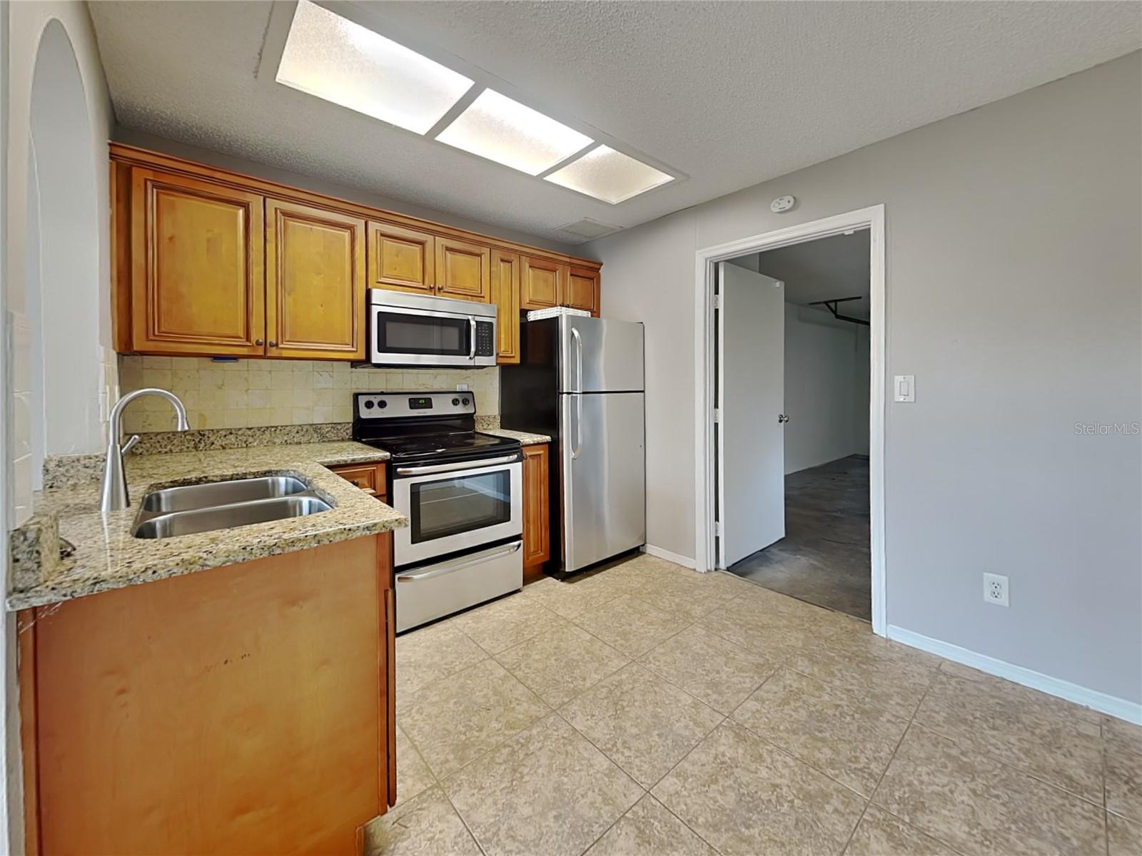 FLORIDA OAKS FIRST ADD - Residential Lease