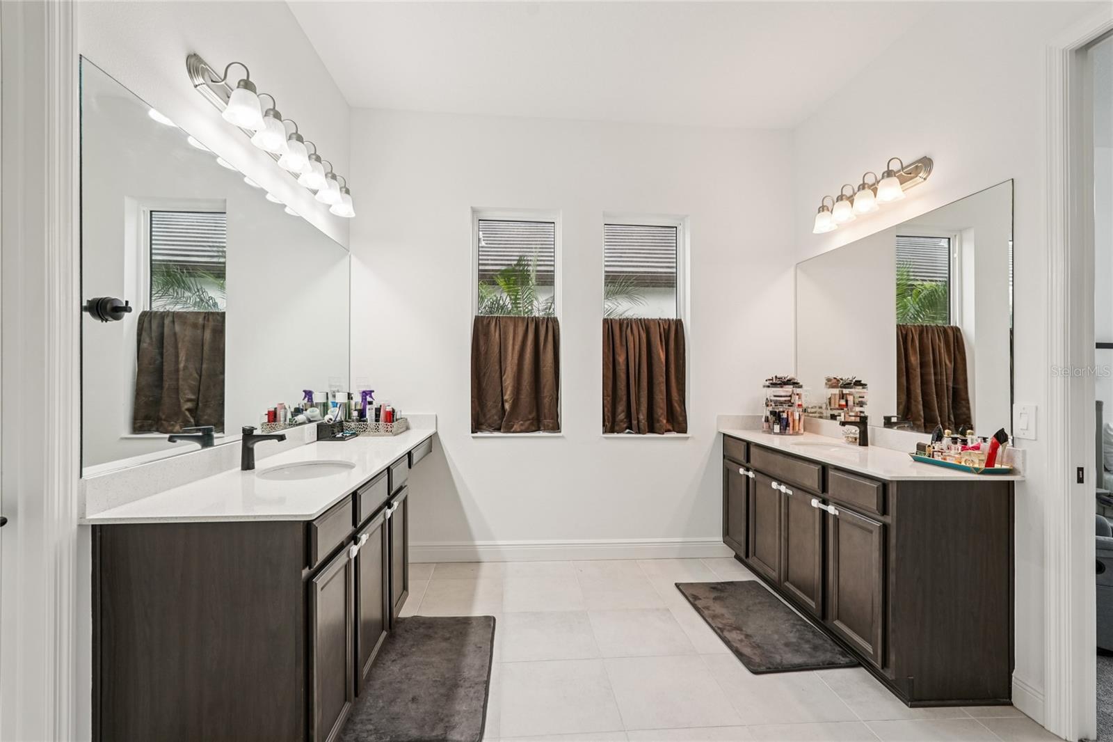 LAKEHOUSE COVE/WATERSIDE PH 1 - Residential