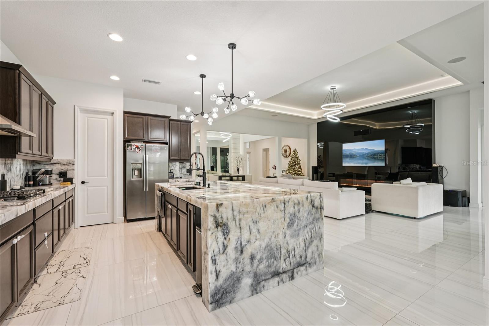 LAKEHOUSE COVE/WATERSIDE PH 1 - Residential