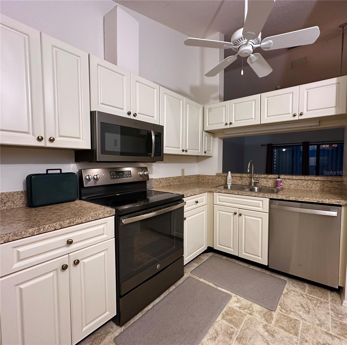 PELICAN POINTE OF SEBASTIAN V - Residential