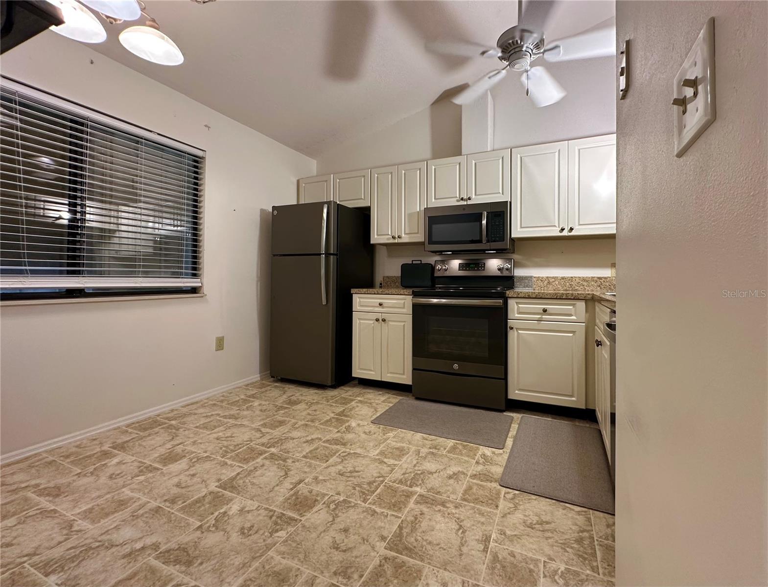 PELICAN POINTE OF SEBASTIAN V - Residential