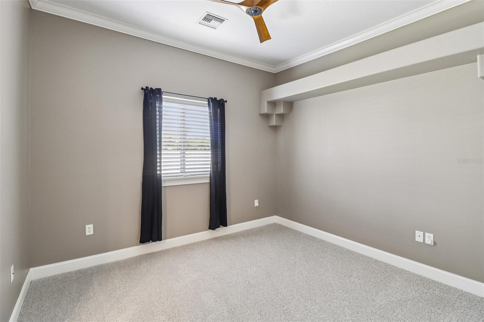 SILVER LAKE MEADOWS SUB - Residential