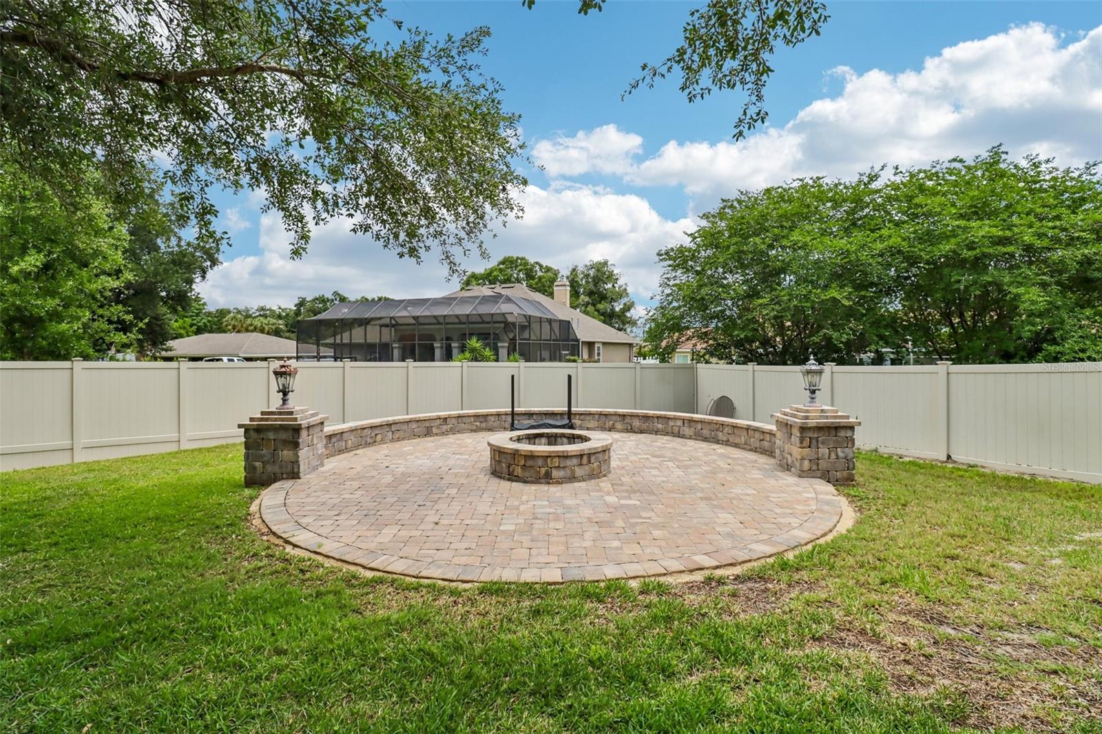 SILVER LAKE MEADOWS SUB - Residential