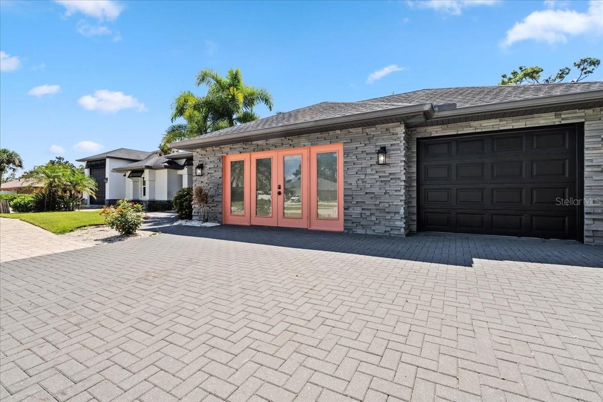 2415 W PRICE BOULEVARD