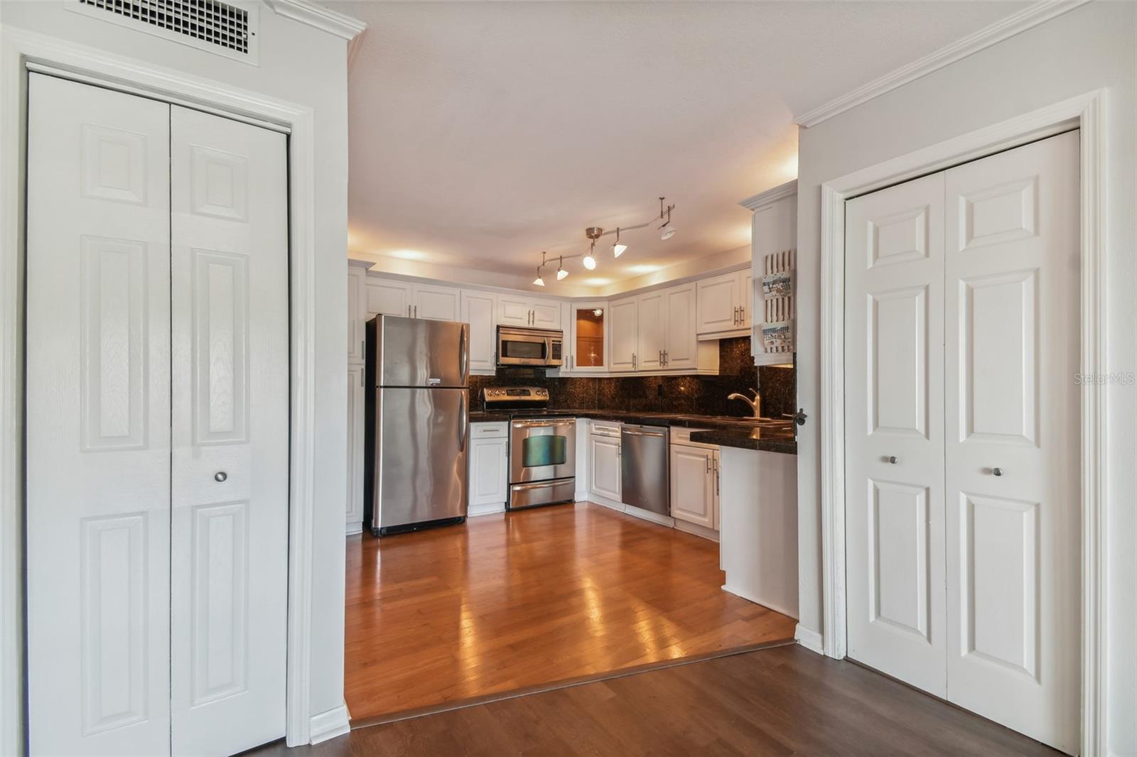 THE GALLERY AT BAYPORT CONDOMI - Residential Lease