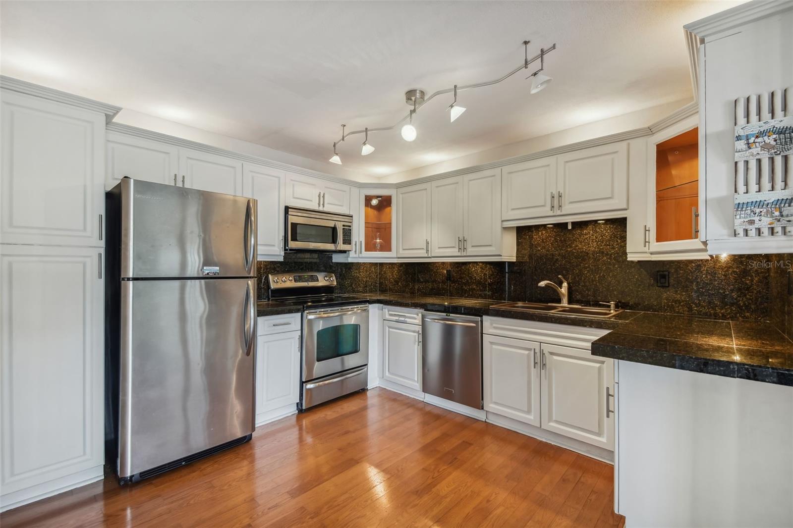 THE GALLERY AT BAYPORT CONDOMI - Residential Lease