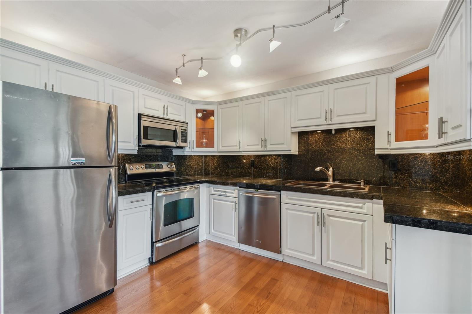 THE GALLERY AT BAYPORT CONDOMI - Residential Lease