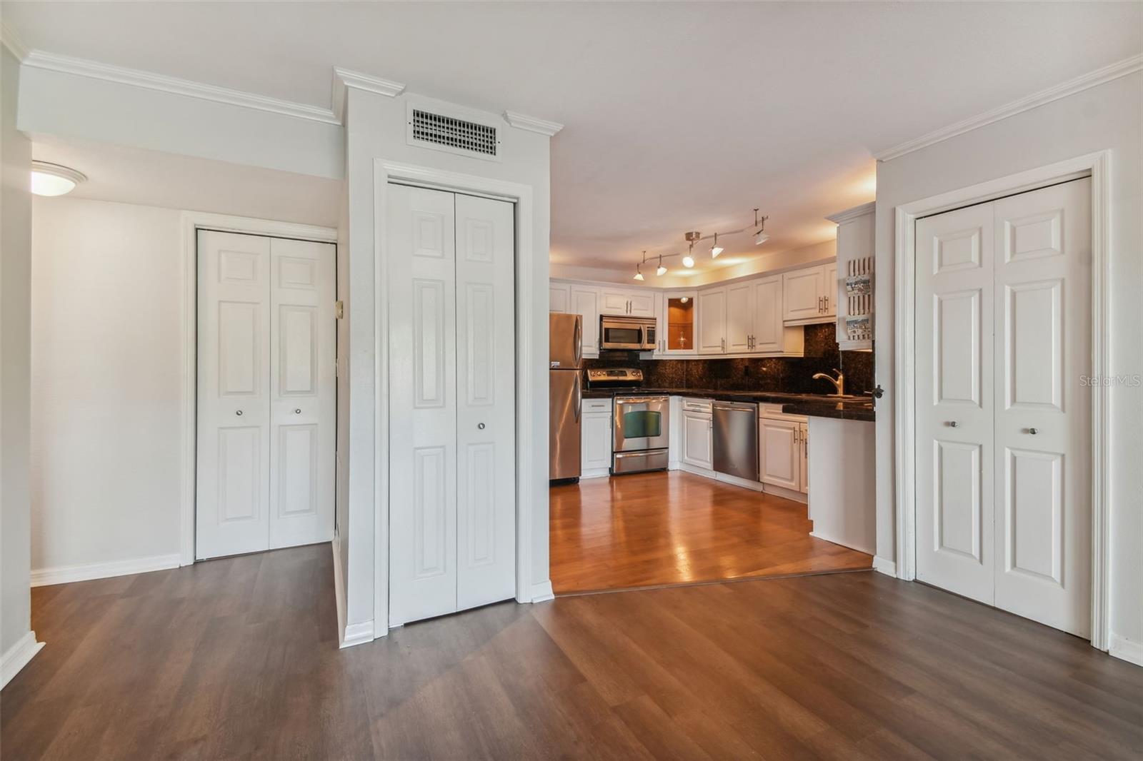 THE GALLERY AT BAYPORT CONDOMI - Residential Lease