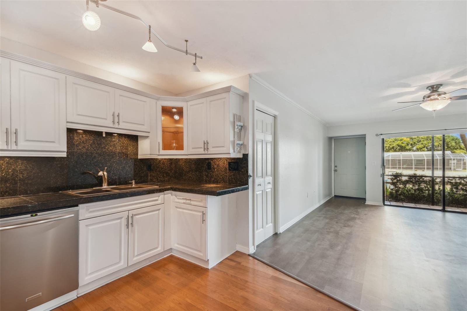 THE GALLERY AT BAYPORT CONDOMI - Residential Lease