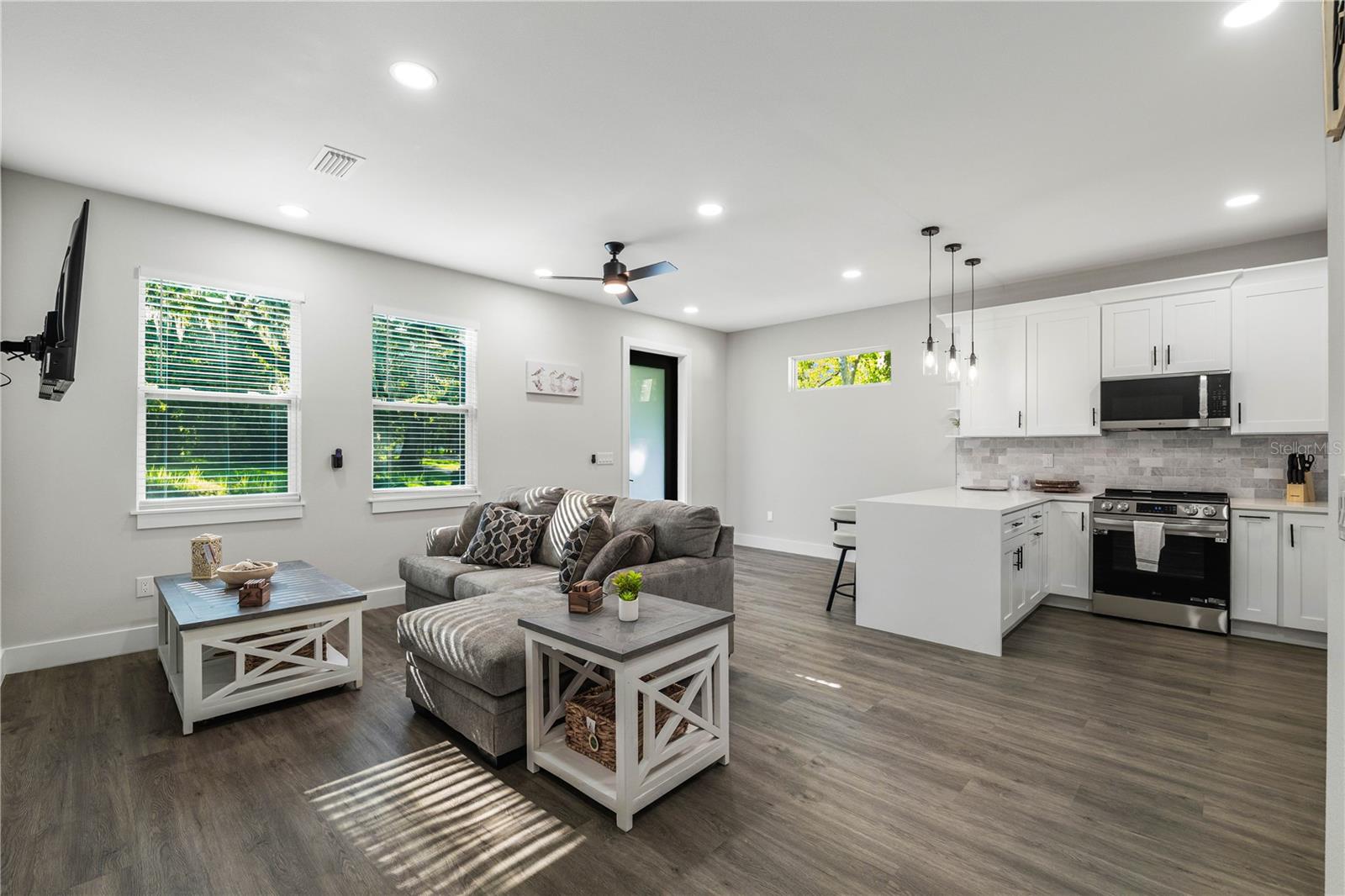 192-194 S LEMON AVENUE