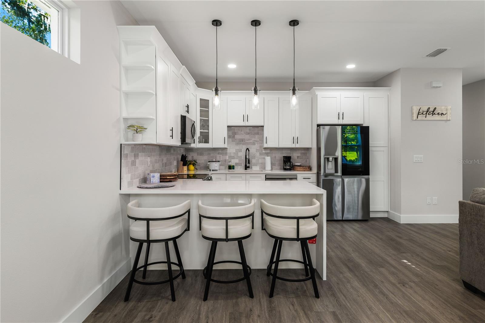 192-194 S LEMON AVENUE