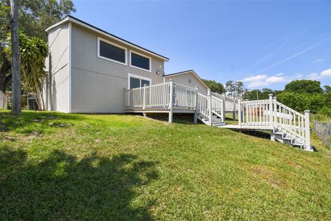 A home in LAKELAND