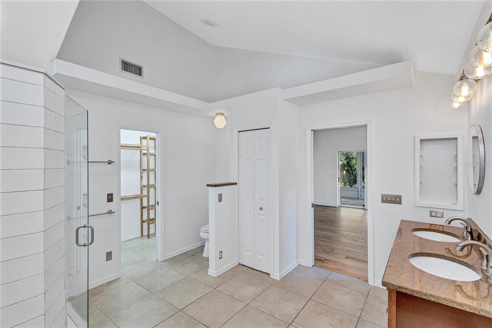 EMERALD GARDENS - Residential