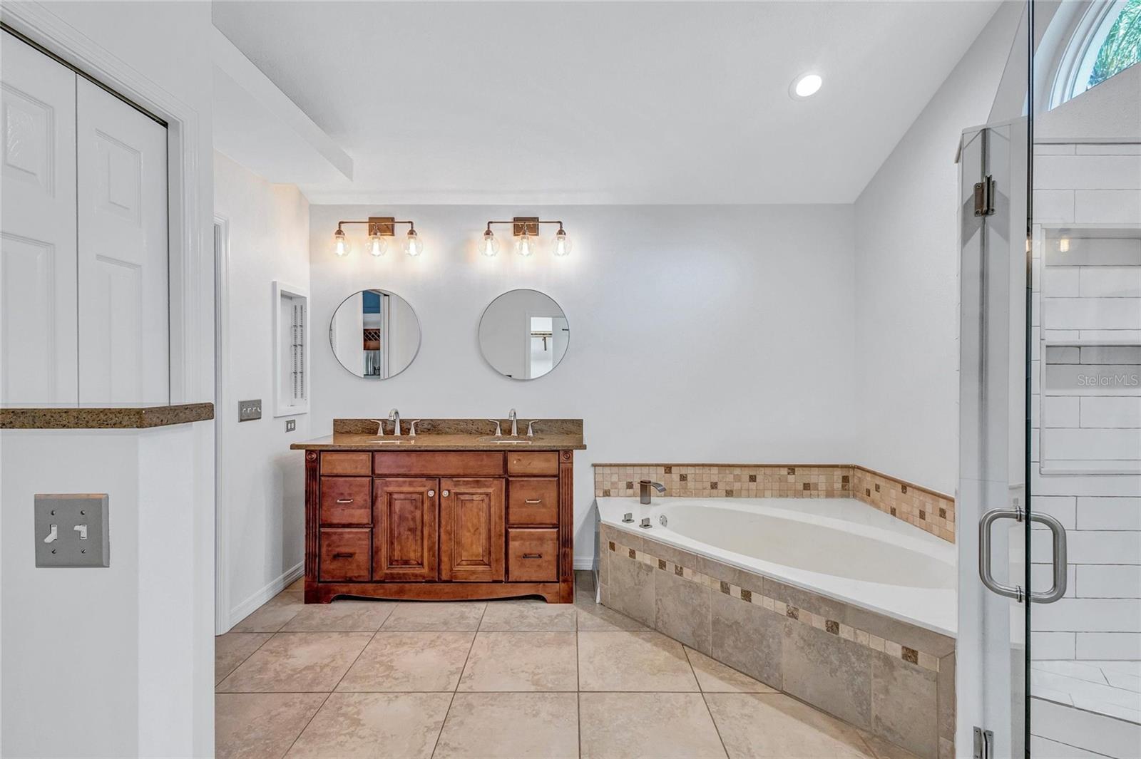 EMERALD GARDENS - Residential