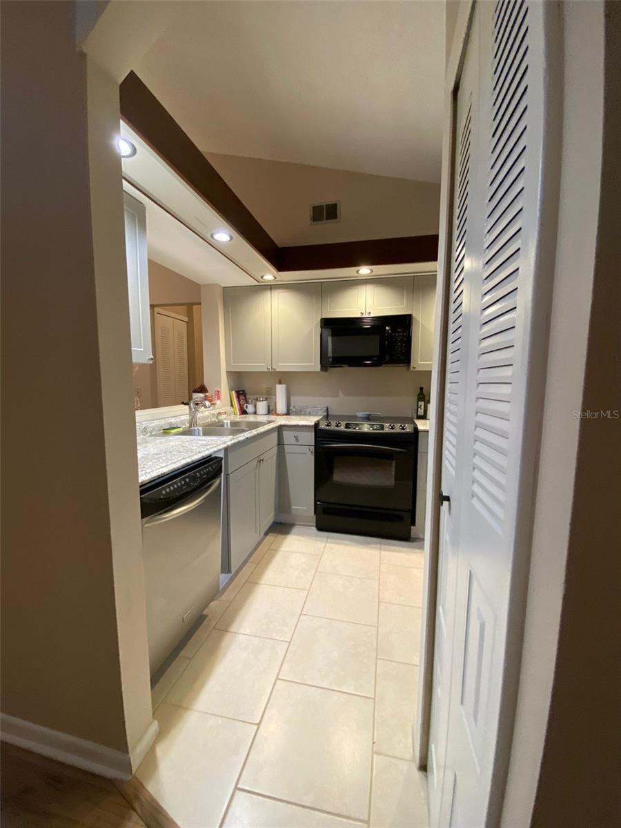 CLUB VILLAS AT WIMBLEDON PARK CONDO - Residential