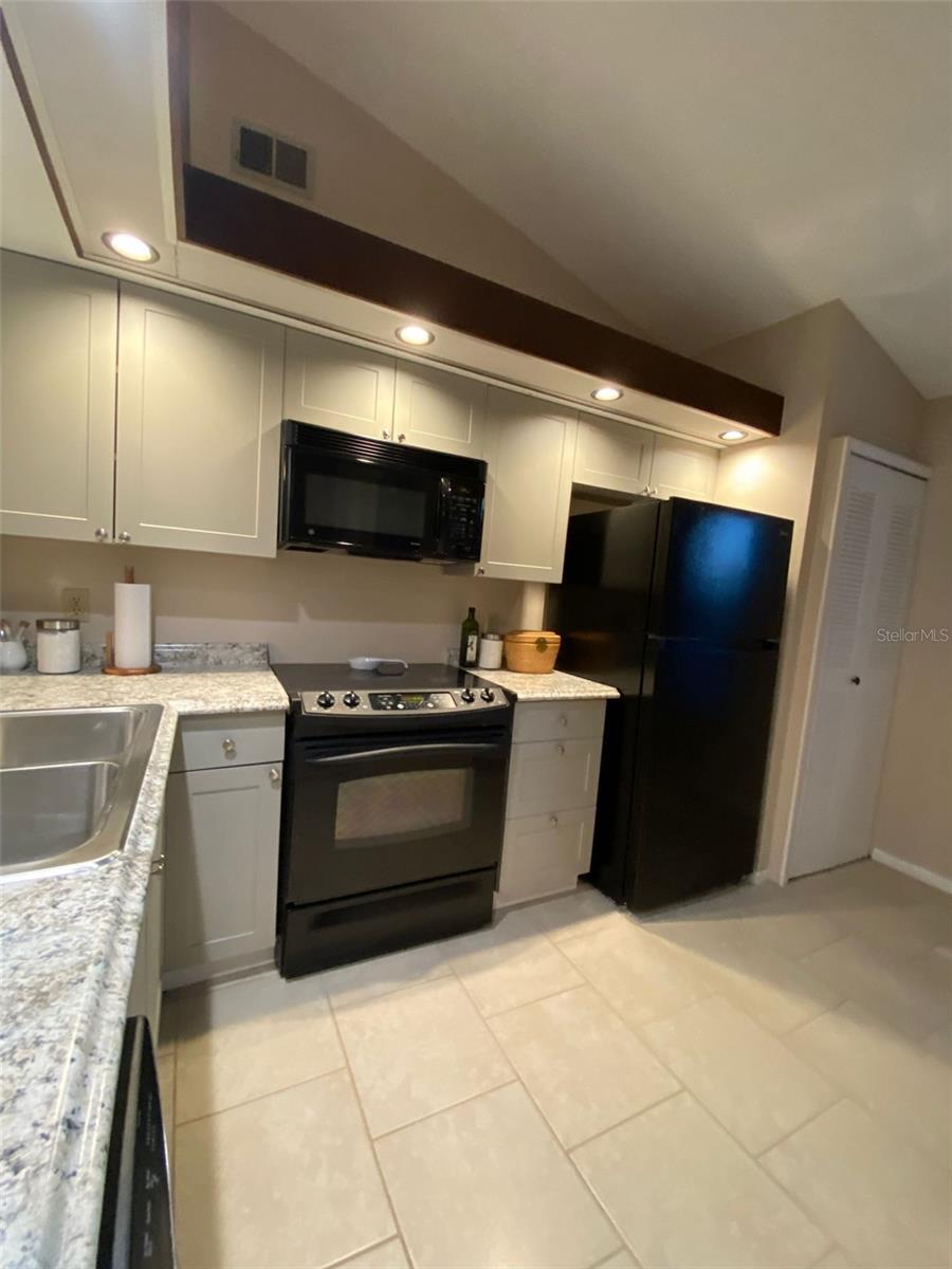 CLUB VILLAS AT WIMBLEDON PARK CONDO - Residential