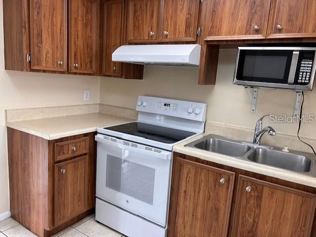 COUNTRY COVE VILLAS - Residential