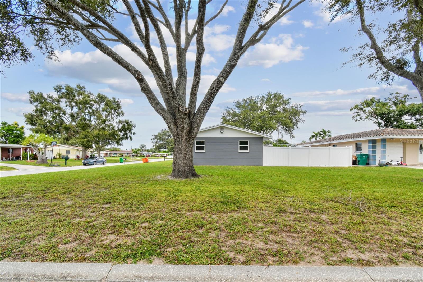 RIDGEWOOD LAKES - Residential