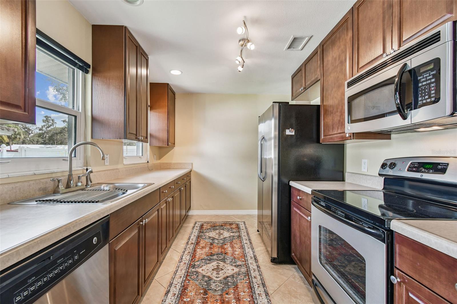 RIDGEWOOD LAKES - Residential