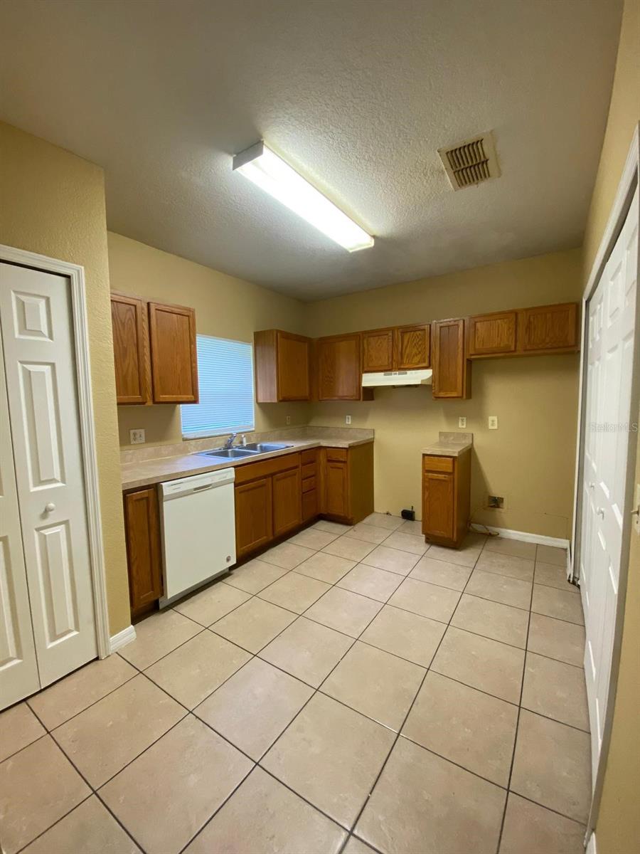 Nice 3 bedroom , 2 bathroom home in Apopka. Must see! Call to tour the property.