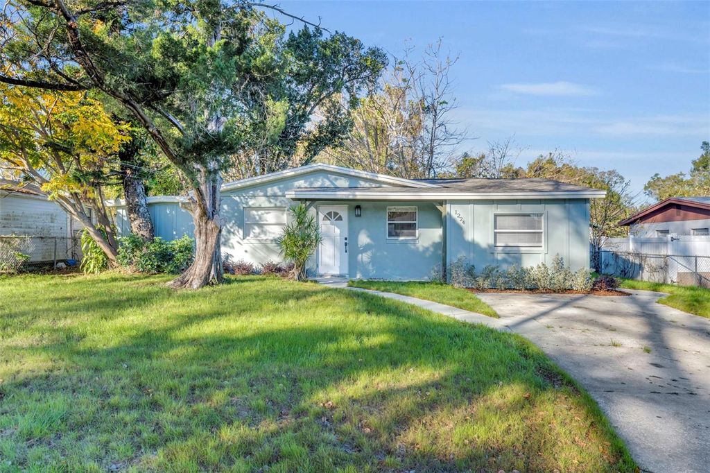 Photo of 1224 Helen Street, Apopka, FL 32703 (MLS # O6377994)