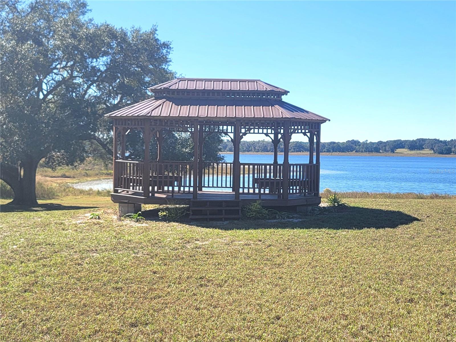 RAINBOW LAKES ESTATE - Land