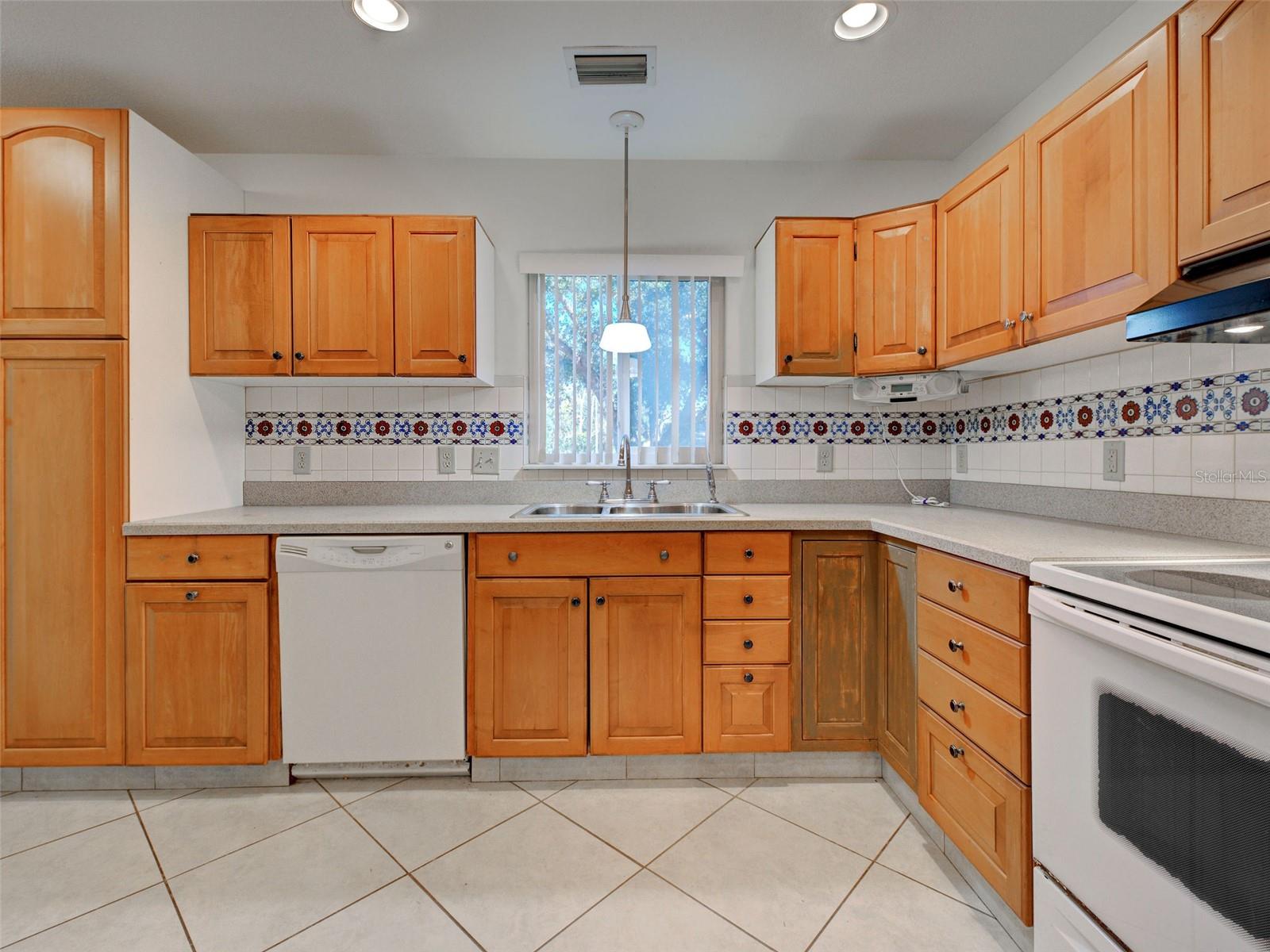 SOUTH VENICE - Residential