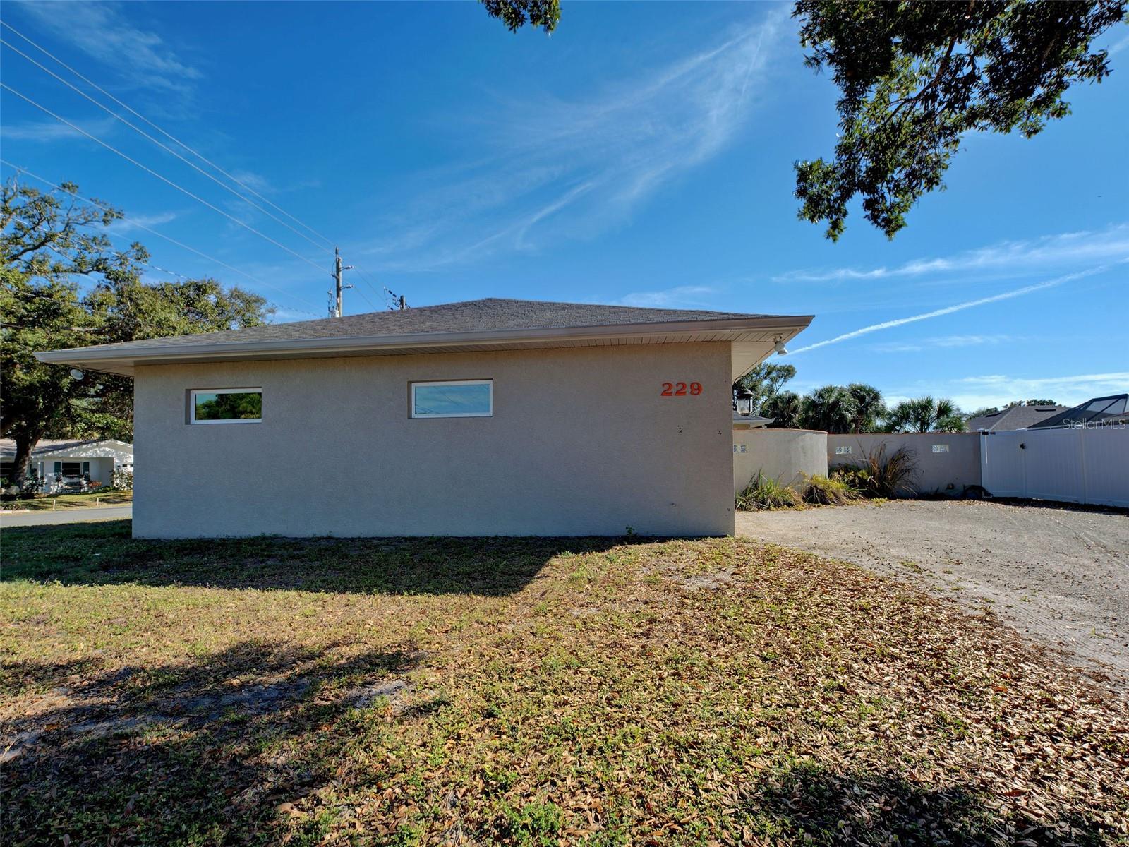 SOUTH VENICE - Residential