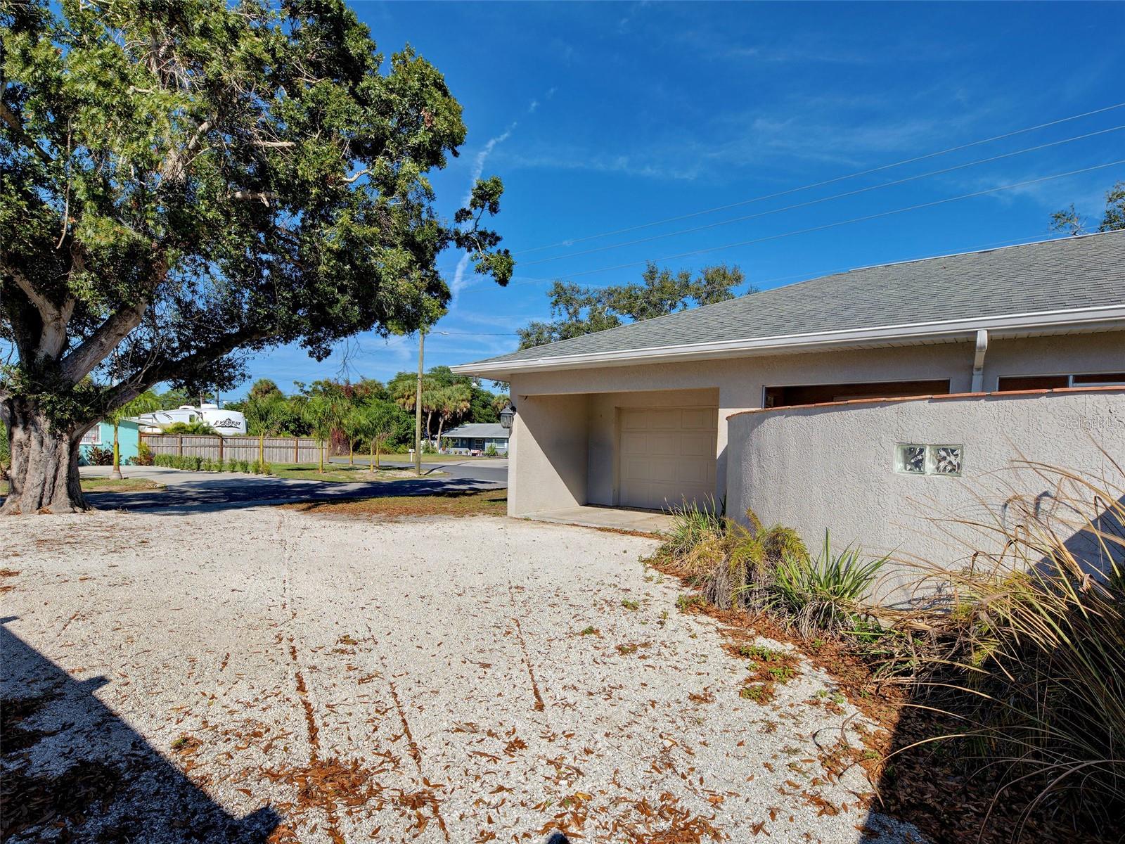 SOUTH VENICE - Residential