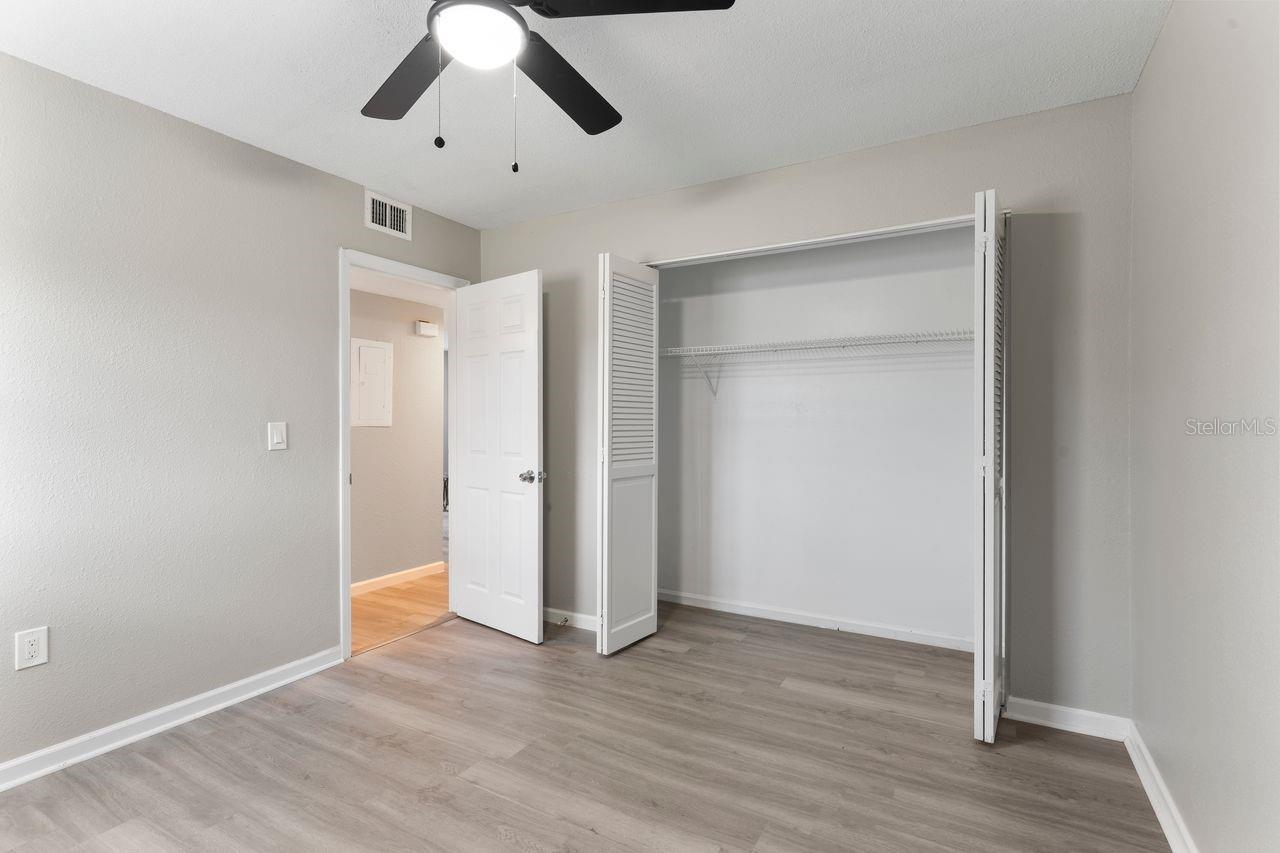 LAKE BENTLEY SHORES CONDO PH 01 - Residential