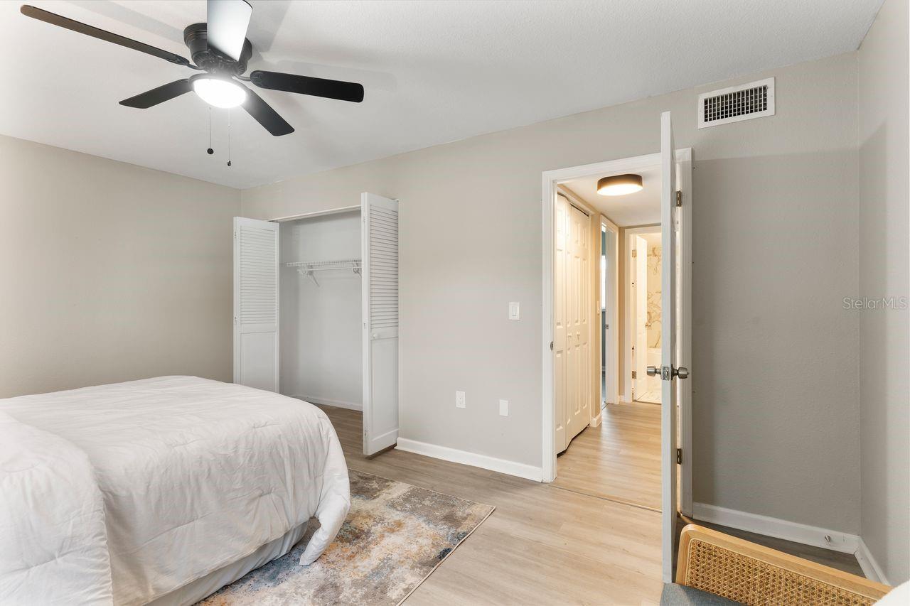 LAKE BENTLEY SHORES CONDO PH 01 - Residential