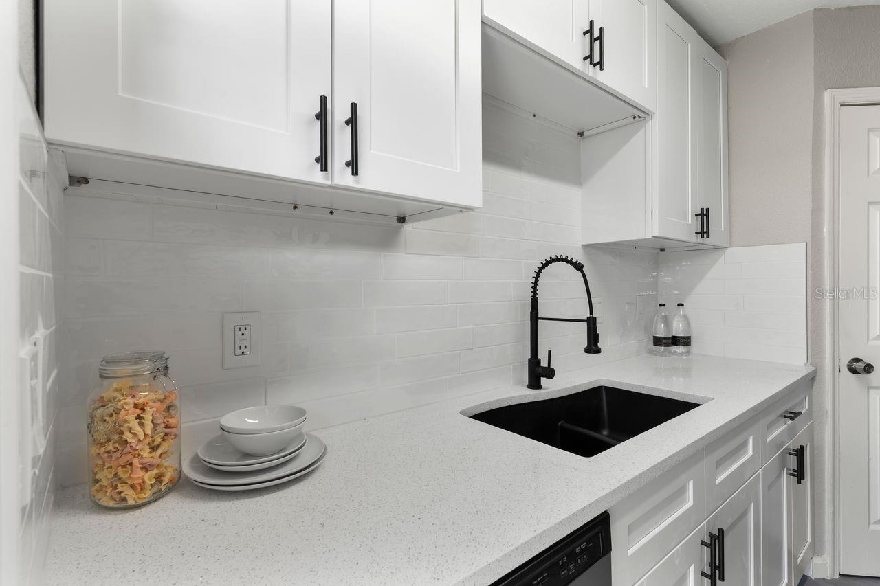 LAKE BENTLEY SHORES CONDO PH 01 - Residential