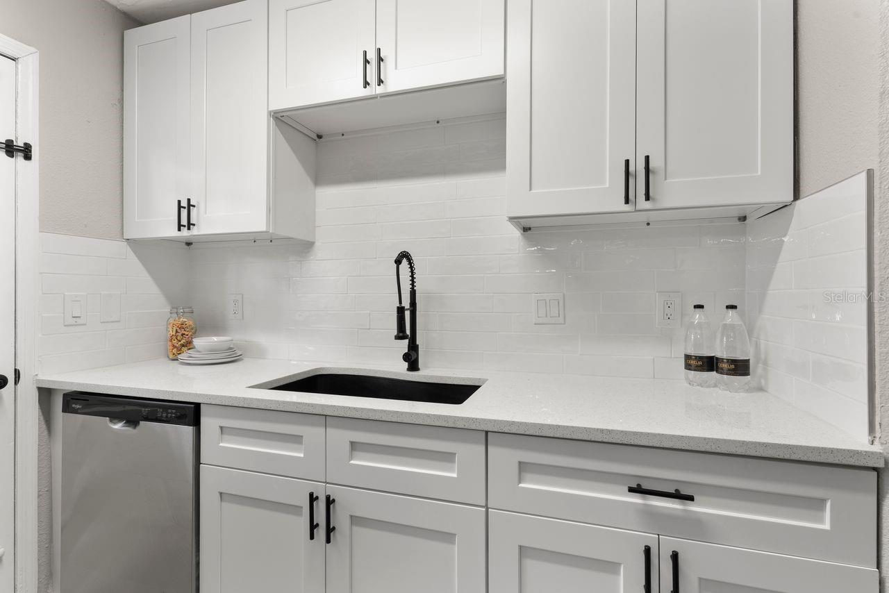 LAKE BENTLEY SHORES CONDO PH 01 - Residential