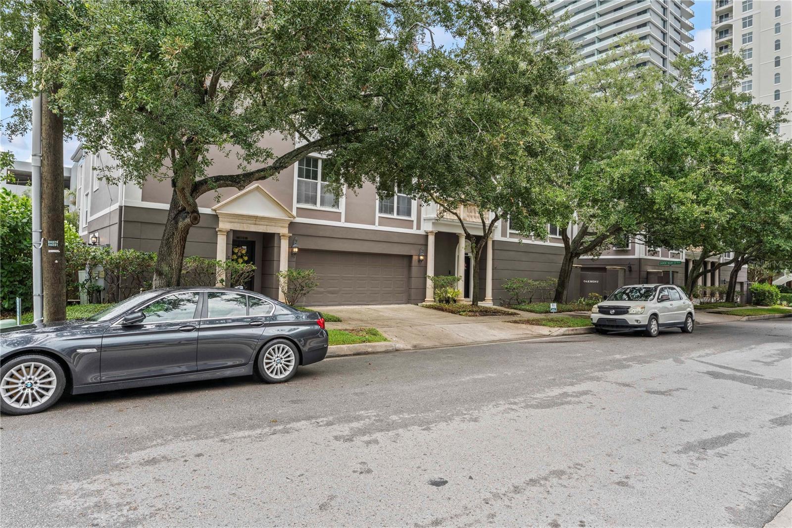 OAKMONT TWNHMS - Residential