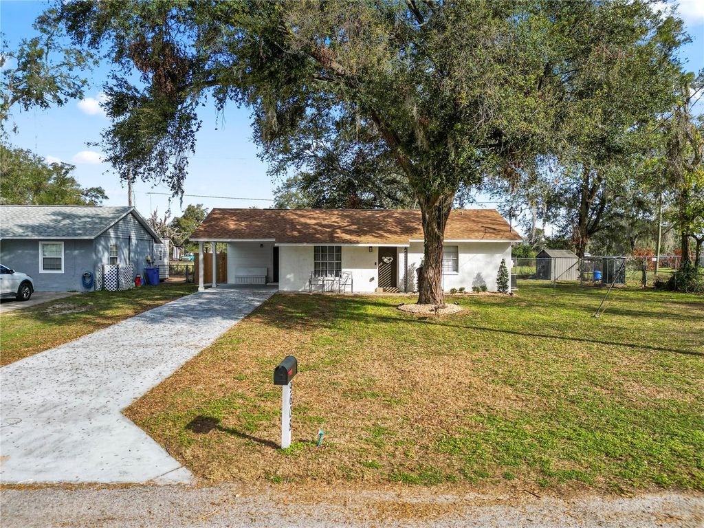 Photo of 9608 Theresa Drive, Thonotosassa, FL 33592 (MLS # L4950723)