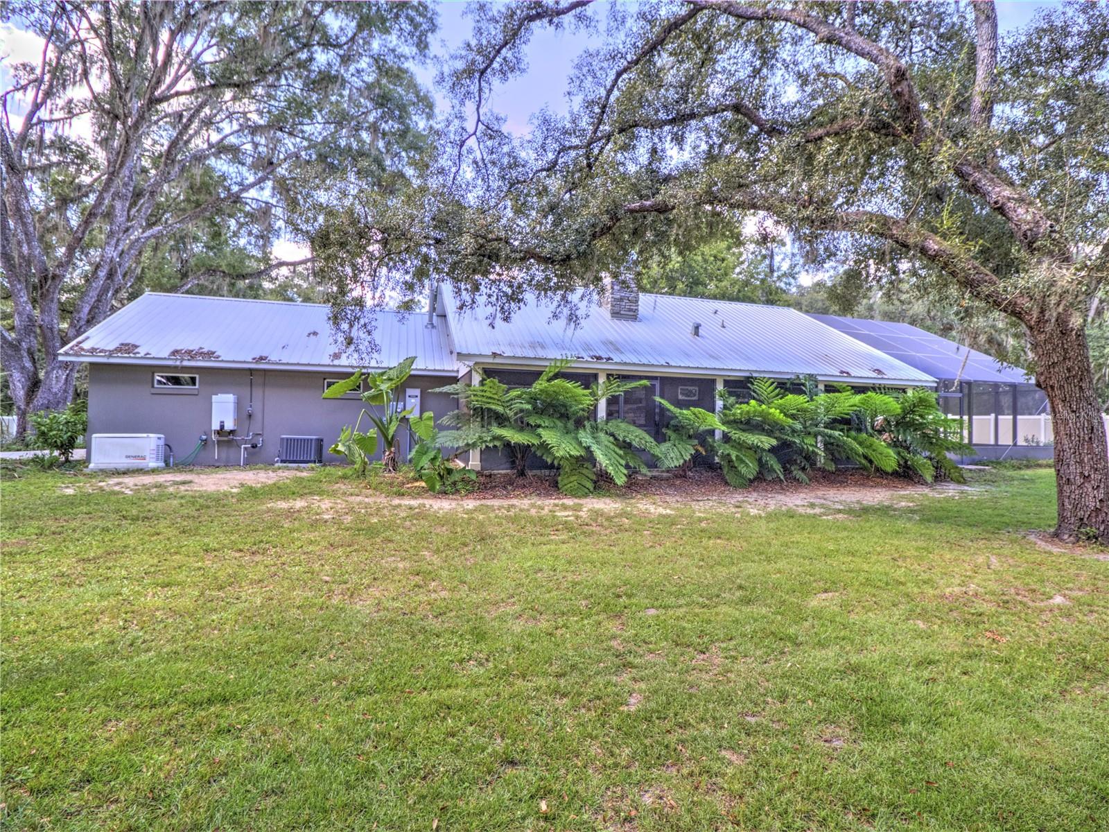 TOWERING OAKS - Residential