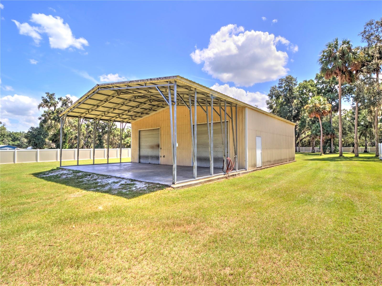TOWERING OAKS - Residential