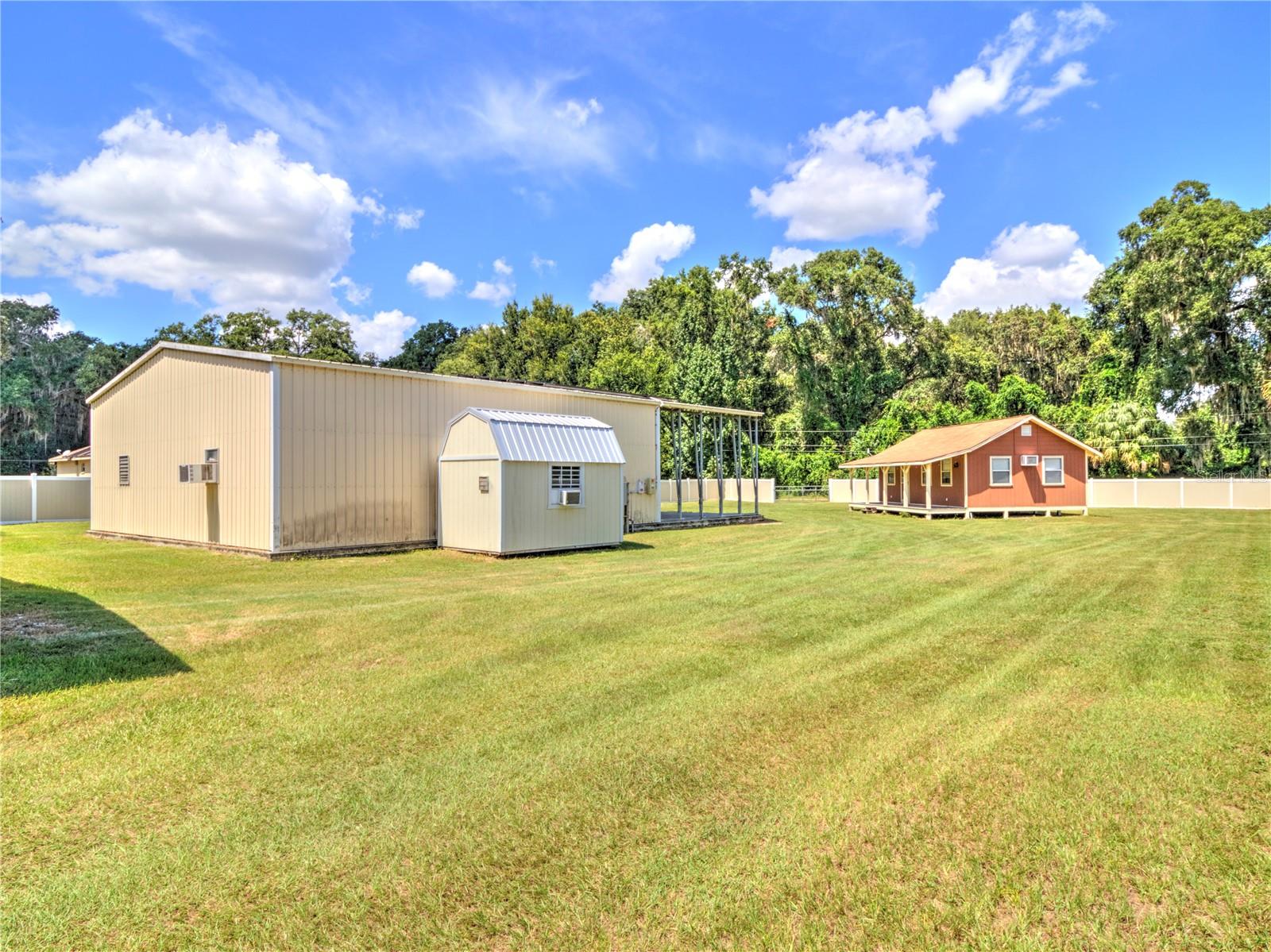 TOWERING OAKS - Residential