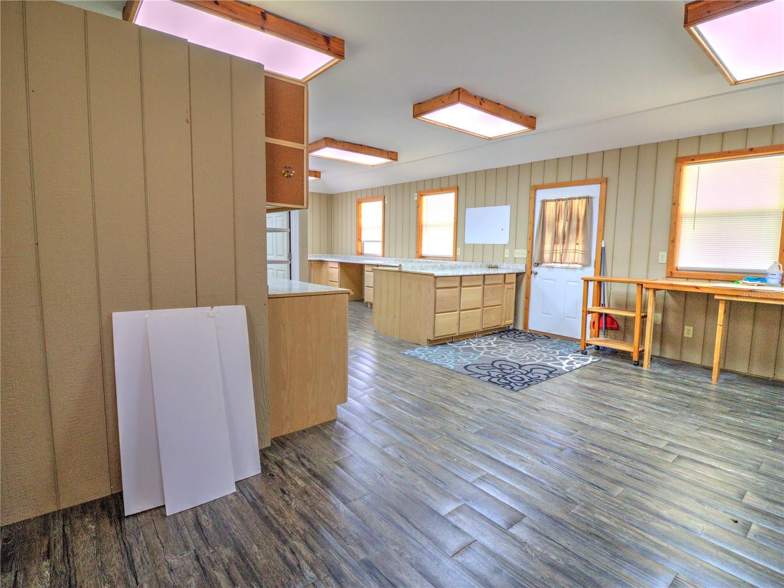 TOWERING OAKS - Residential