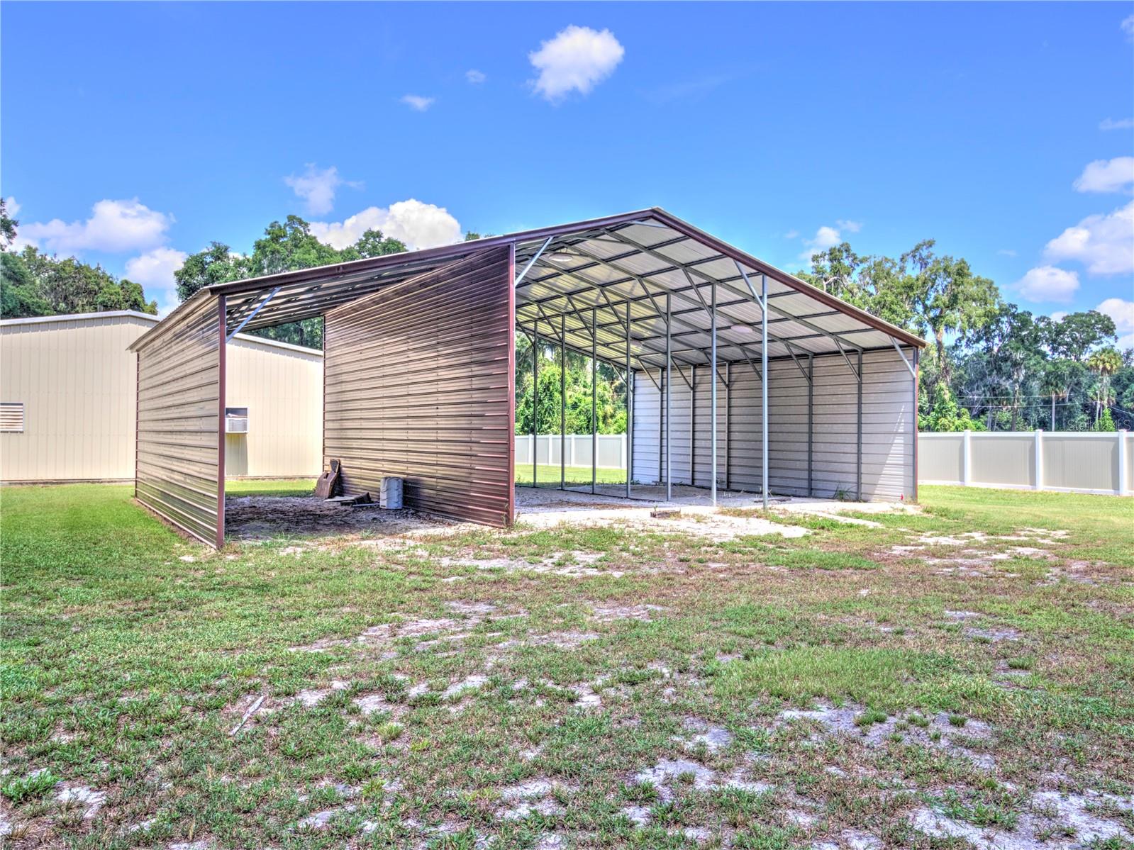 TOWERING OAKS - Residential