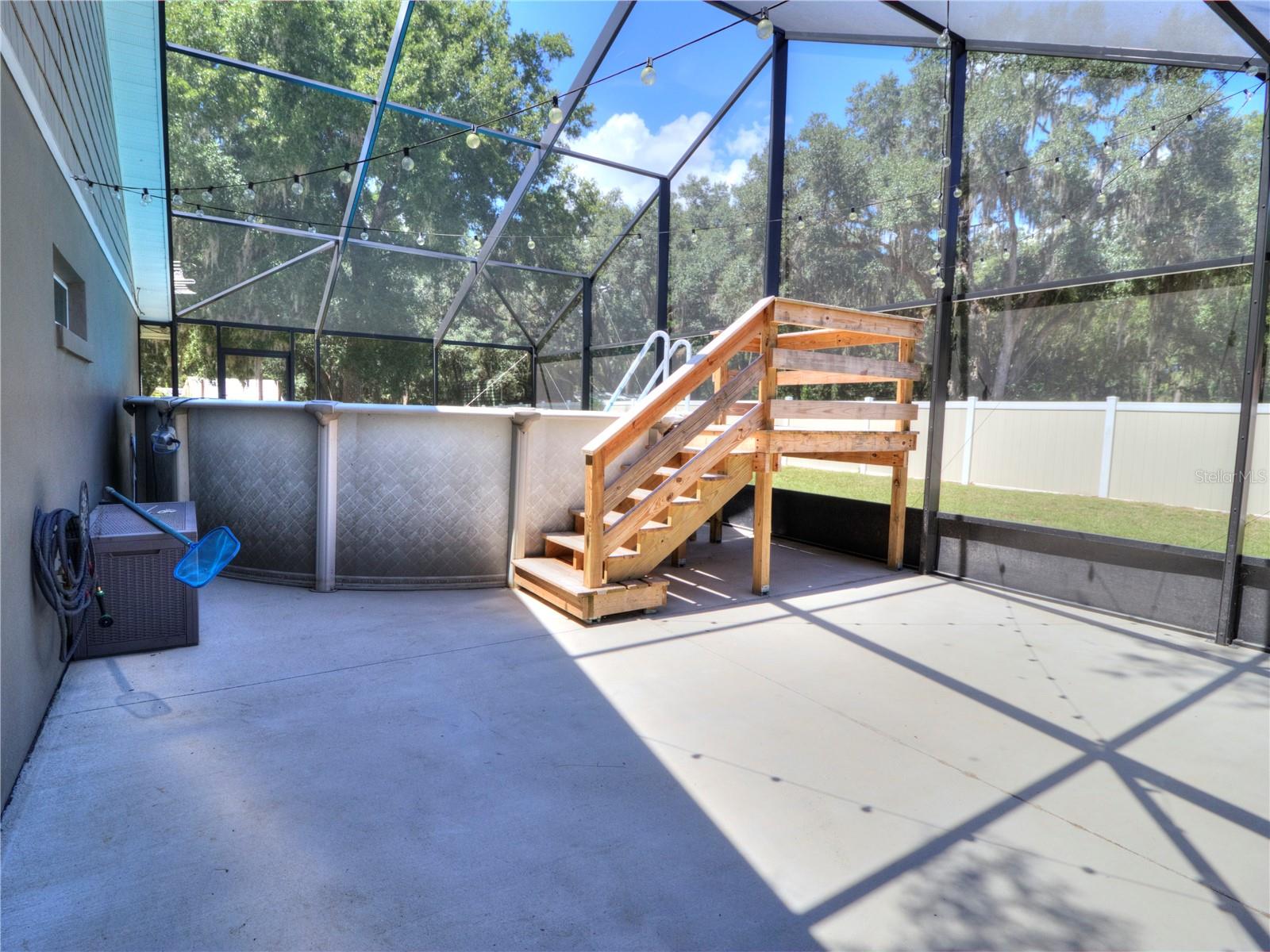 TOWERING OAKS - Residential