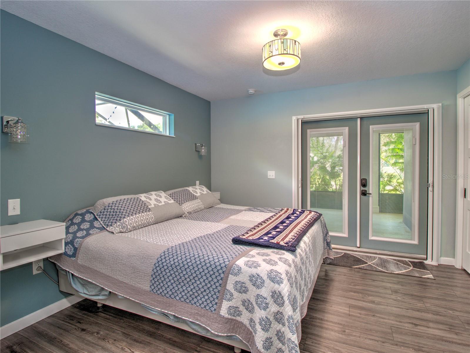 TOWERING OAKS - Residential