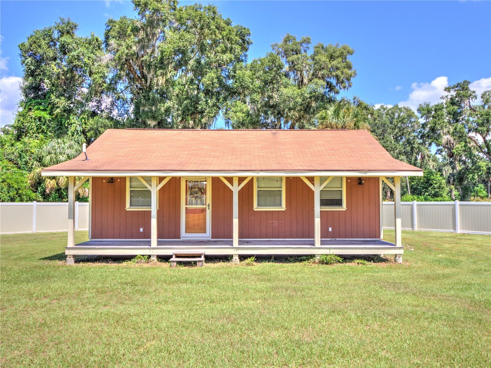 TOWERING OAKS - Residential