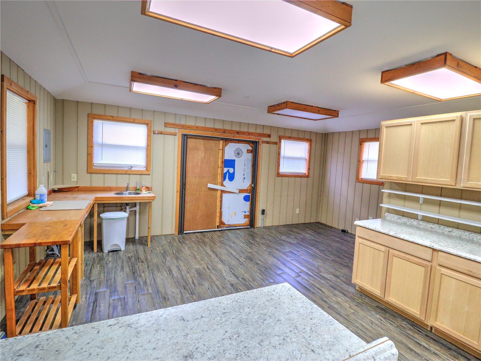 TOWERING OAKS - Residential